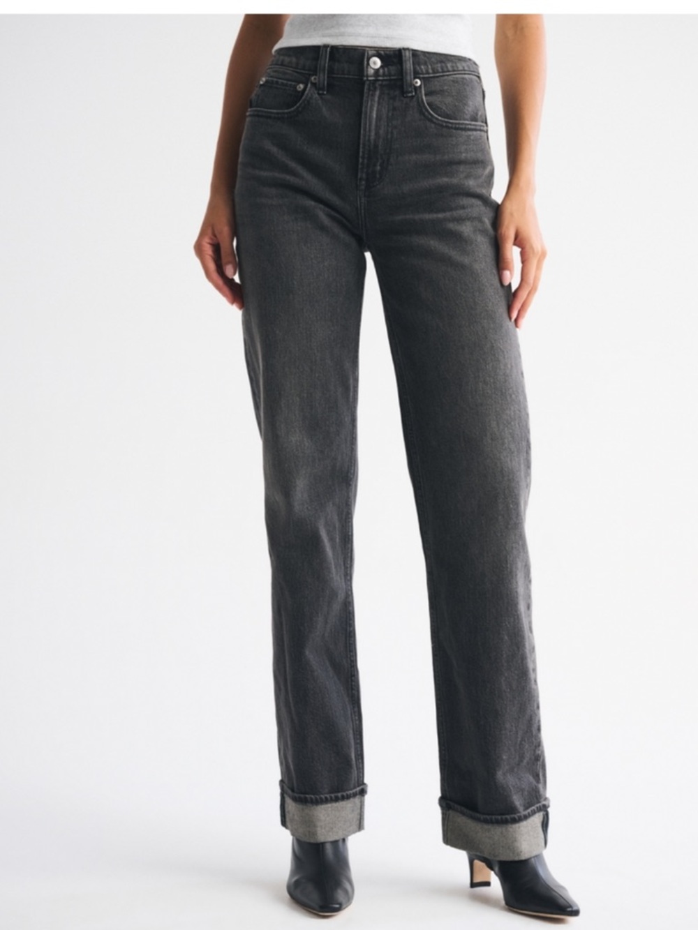NWT Abercrombie High-Rise 90s Relaxed Cuff Hem Jeans in Black